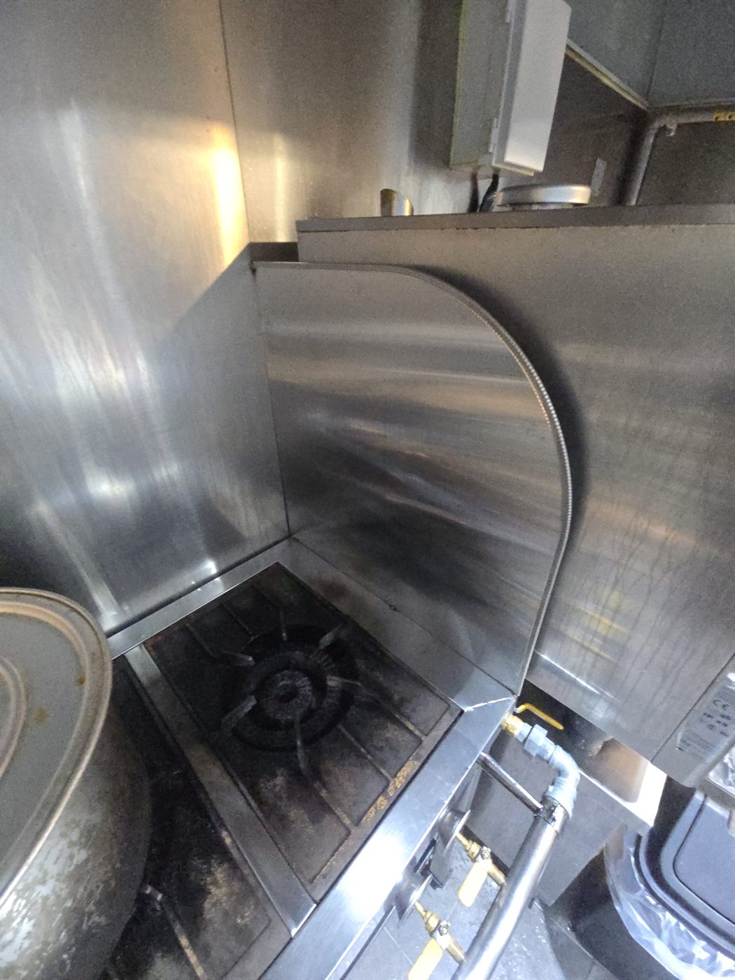 화구 앞 스텐 칸막이·가벽 시공 사진